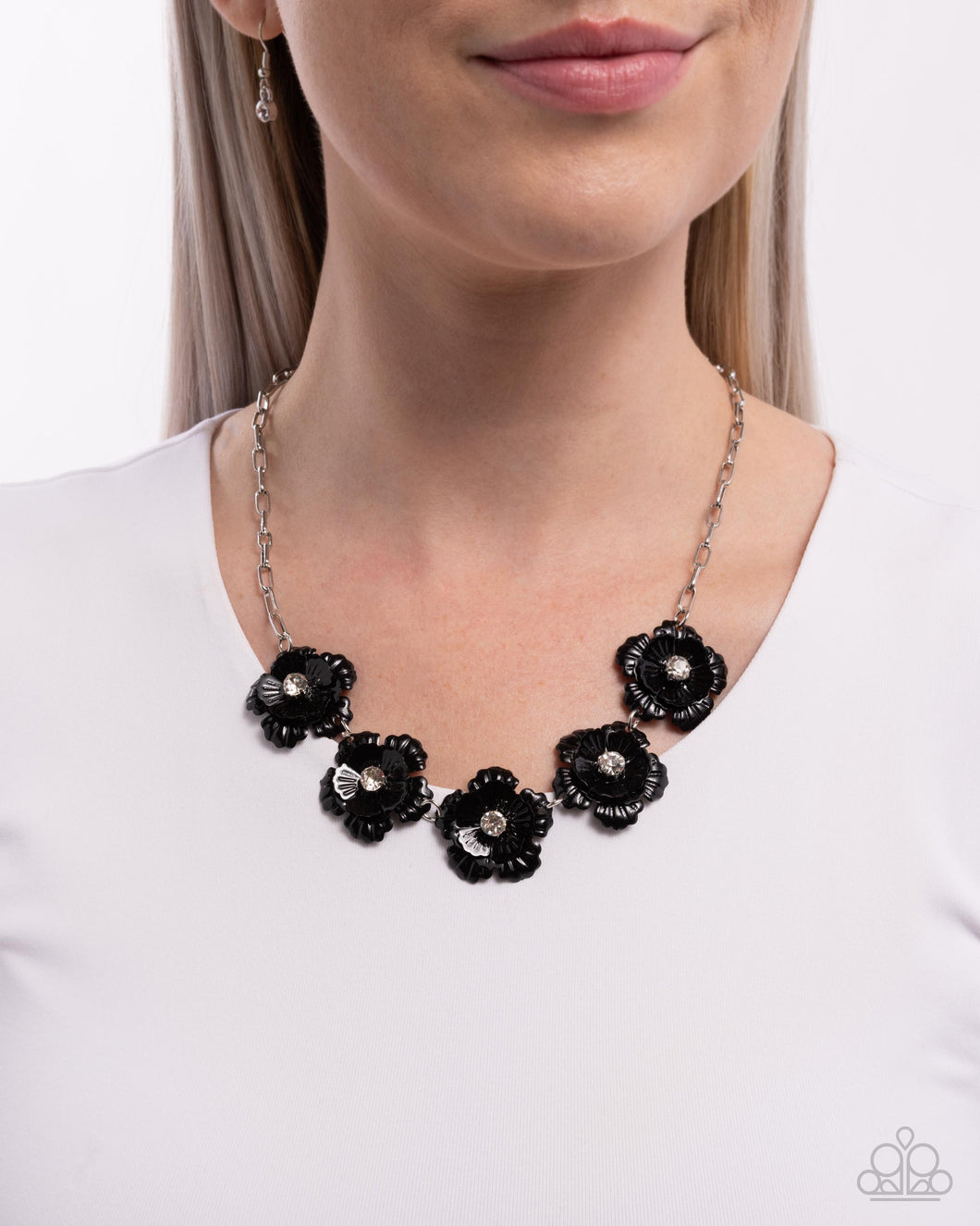 Flower Chain - Black