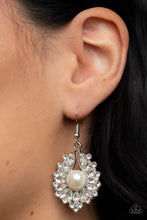 Load image into Gallery viewer, PEARL EARRINGS